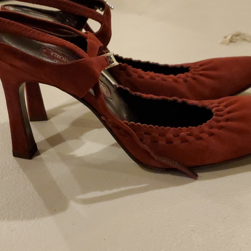 Suede pump - Picture 3 of 4